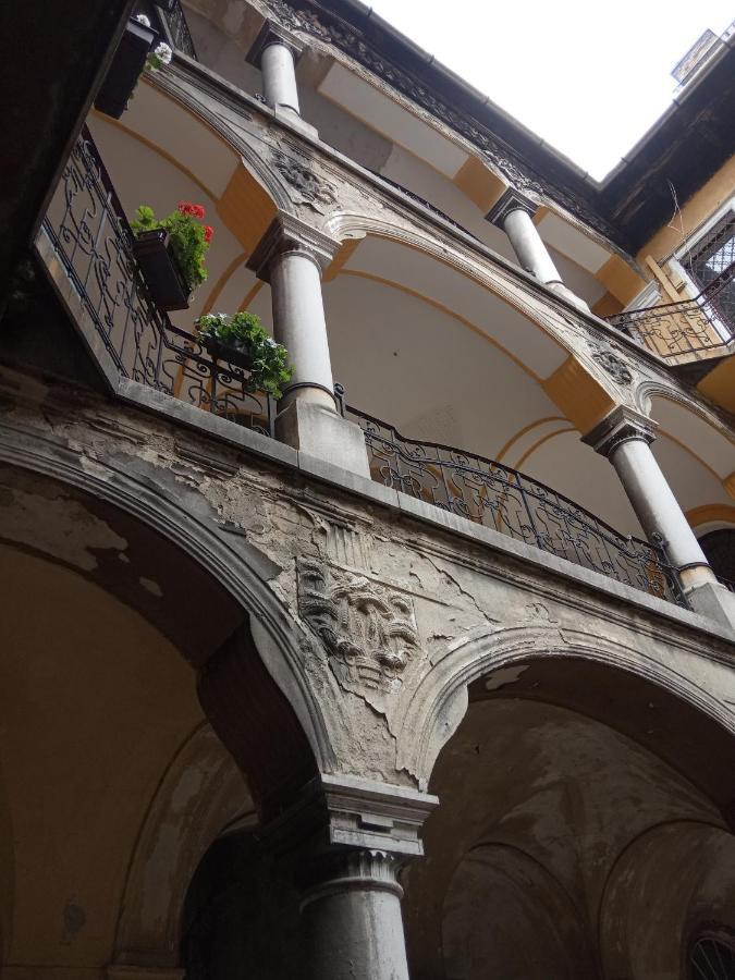 Jolie Apartment In Historical Center Boedapest Buitenkant foto